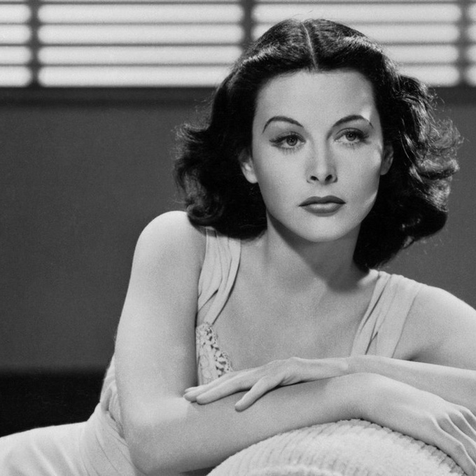 Hedy Lamarr, de la MGM…au GPS et au Wi-Fi cover